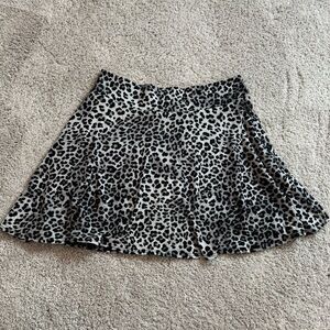 Cheryl Creations Junior Girls Leopard Print Skater Skirt in Jr. size large.